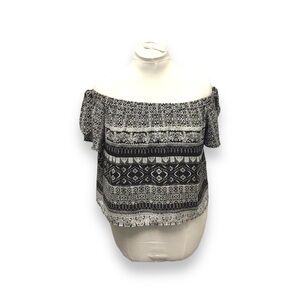 By & By Junior’s Shirt Sleeve Off Shoulder Crop Top, Black Ivory, Size L